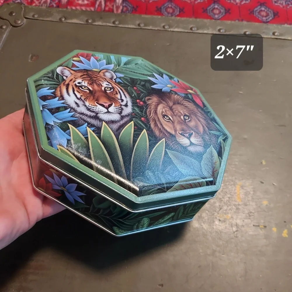Vintage Style Octagonal Jungle Lion and Tiger Metal Decorative Storage Tin 7x2